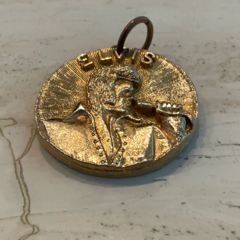 Elvis Presley King Of Rock 1935 - 1977 Pendant Gold Medallion Charm Vintage